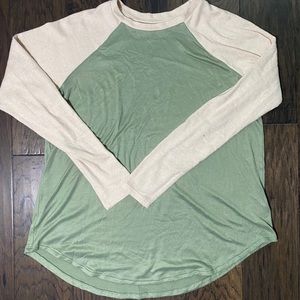 American Eagle. Long sleeves. Xs.